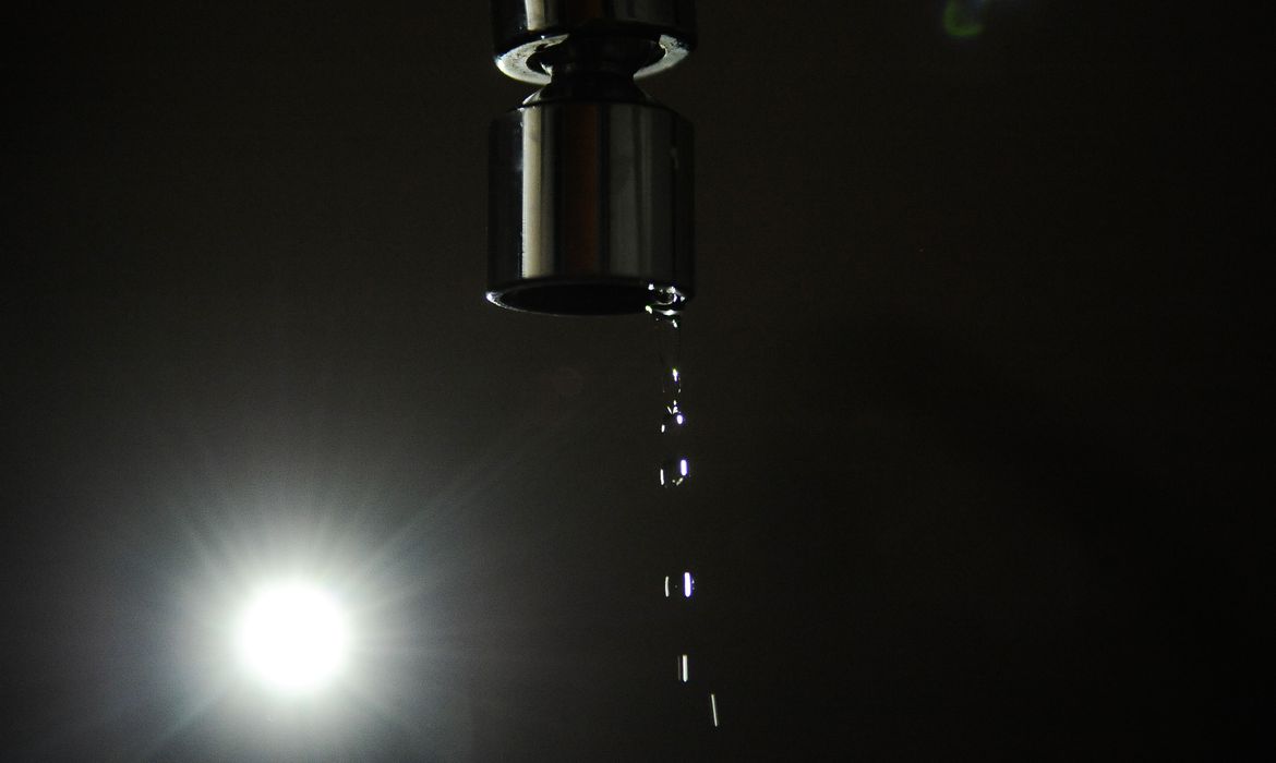 Quarentena poderá aumentar consumo residencial de água e energia