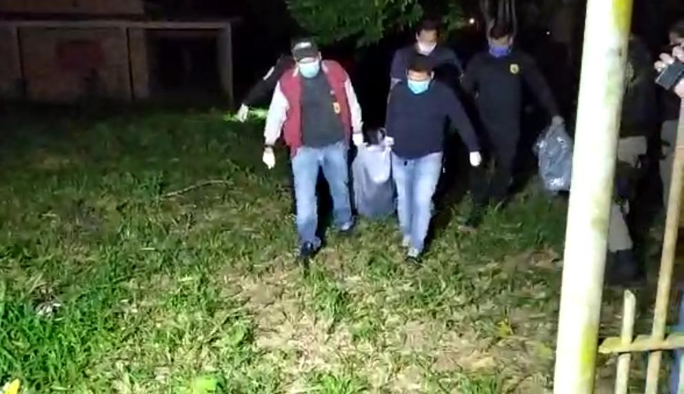 Casal passa por ‘tribunal do crime’ e homem é morto na frente da namorada, no Vila Acre