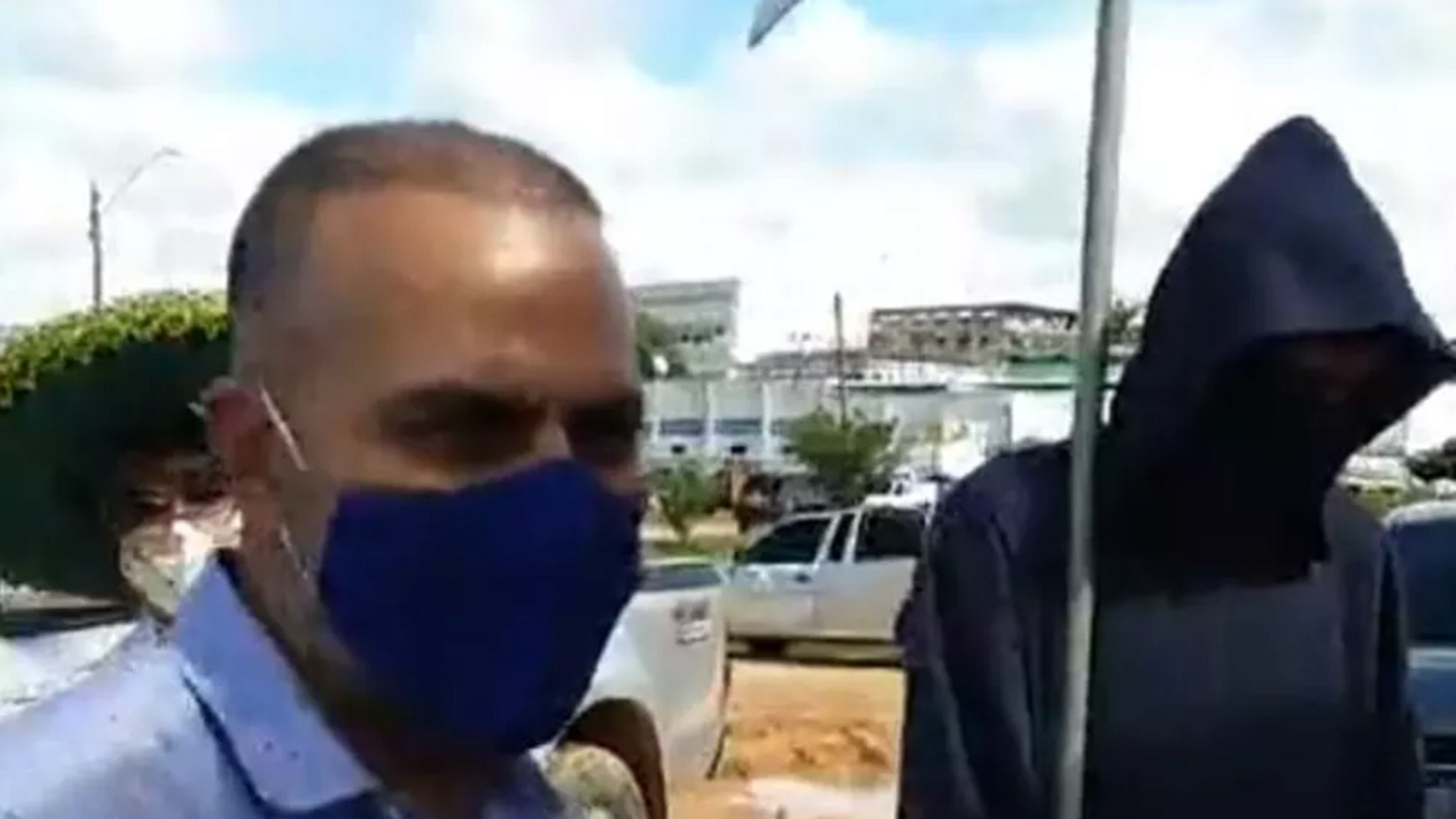 Covid: Ilderlei leva ‘morte’ às ruas para conscientizar população e viraliza no país inteiro