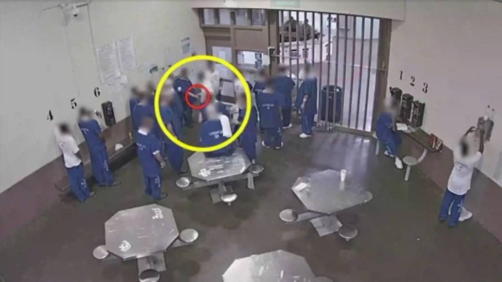 Detentos tentam se infectar de propósito com coronavírus para sair da cadeia