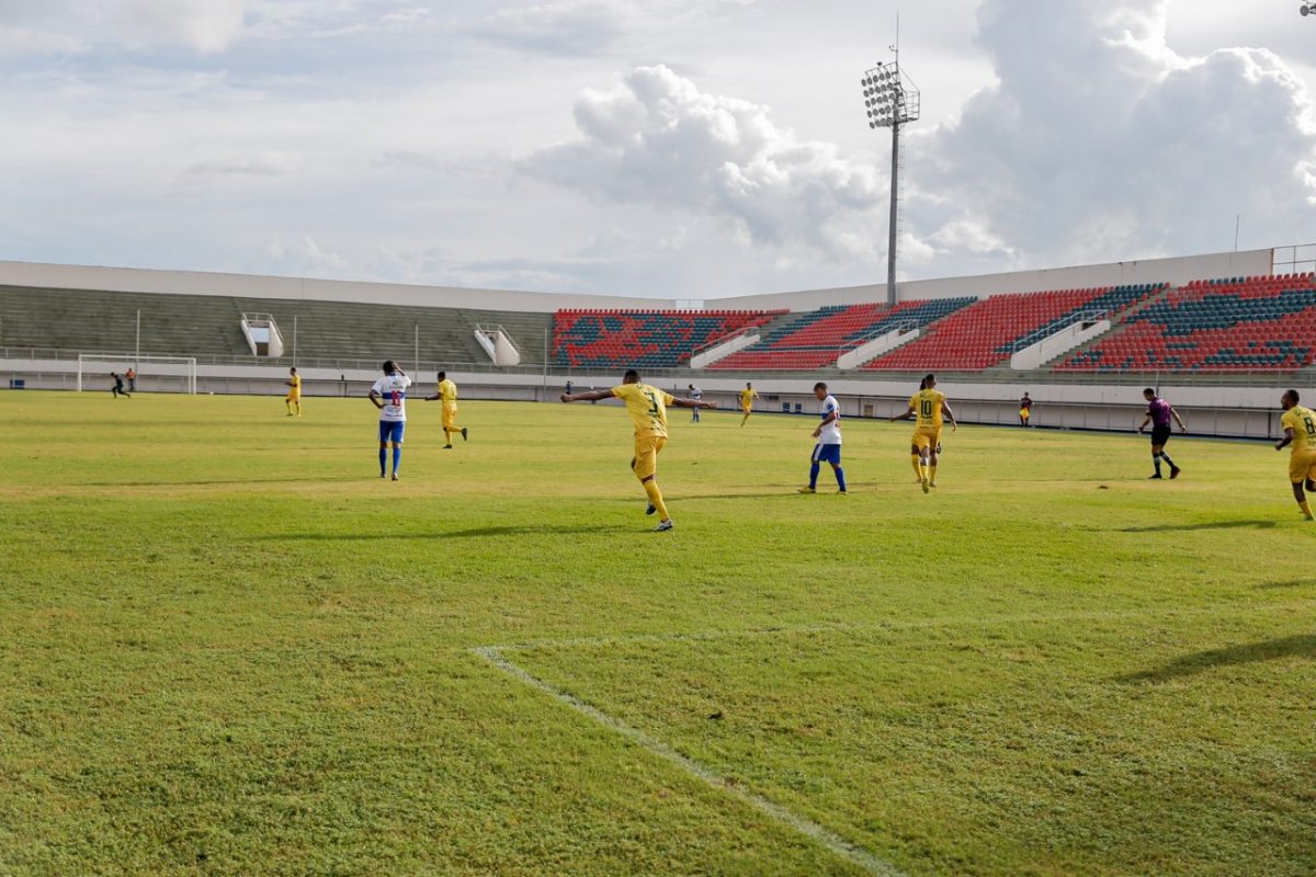 Governo Federal pressiona e quer volta de futebol no AC e outros estados