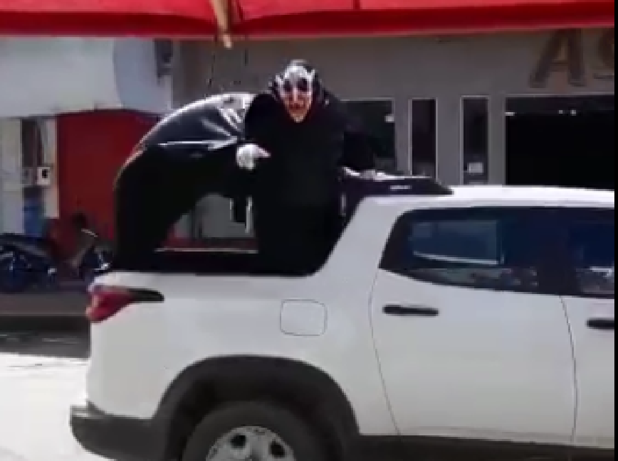 No Acre, prefeitura contrata “vampiro” para alertar população sobre o coronavírus; veja