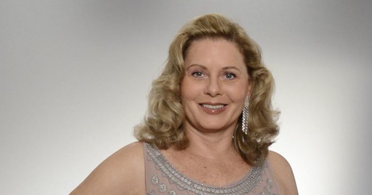 Vera Fischer posta foto totalmente nua com censura: “Driblar caretice é fod*”