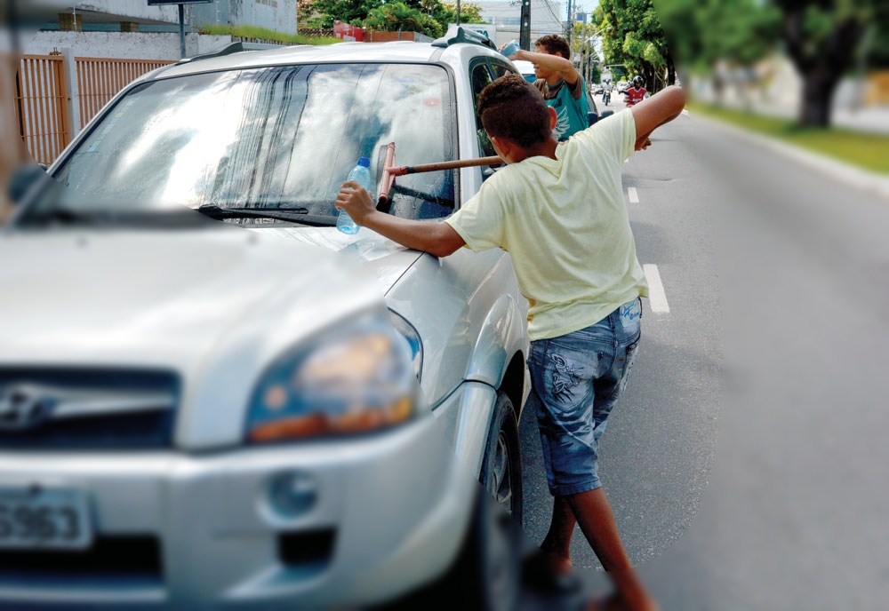 Crise com a pandemia aumentou presença de crianças em cruzamentos de Rio Branco