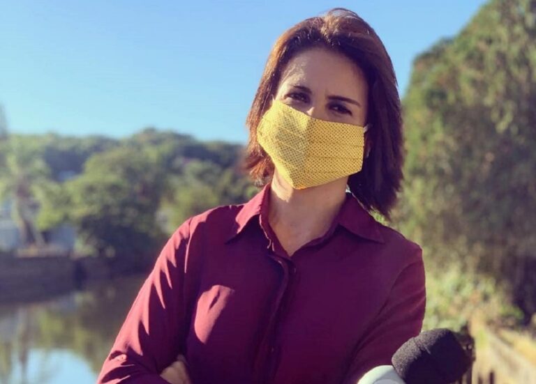 Repórter faz teste rápido de covid-19 ao vivo e tem resultado positivo; assista!