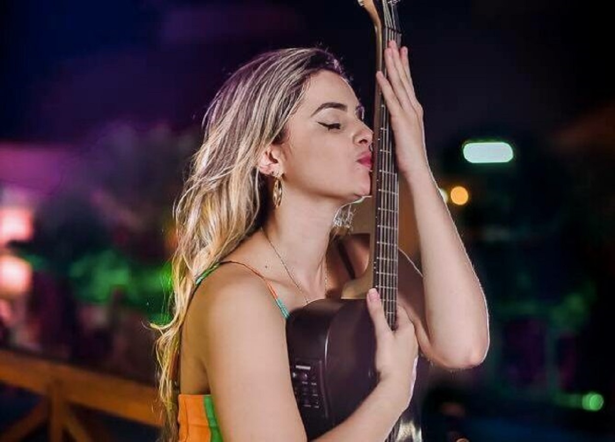 Cantora acreana Vanessa Marx faz live solidária neste domingo no YouTube