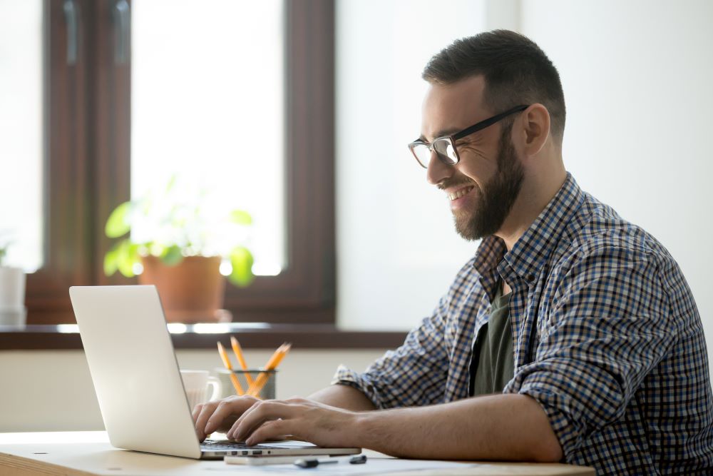 Profissionalização: confira dicas de cursos gratuitos para fazer em casa pela internet