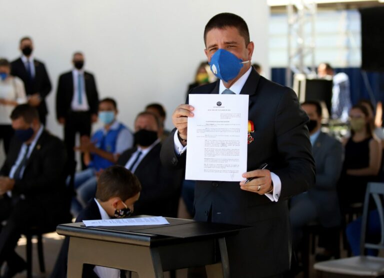 Após polêmicas com deputados, Gladson muda texto da reforma e reencaminha a Aleac 