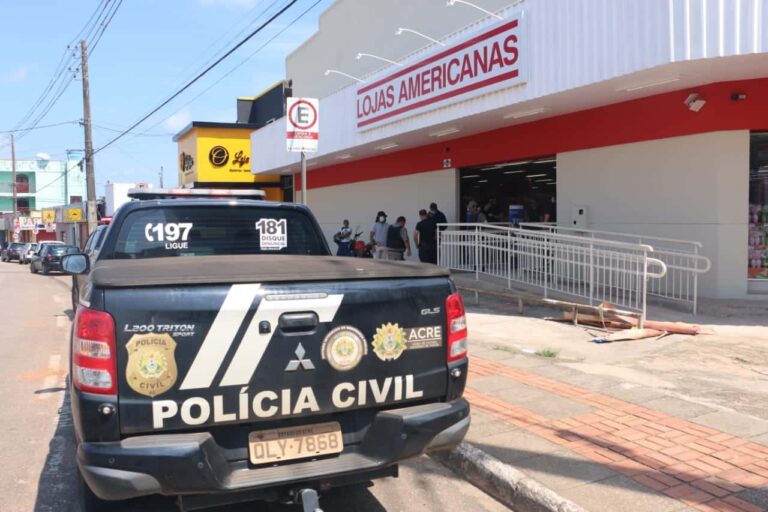 Com arma de brinquedo, trio invade Lojas Americanas da Capital; veja vídeo