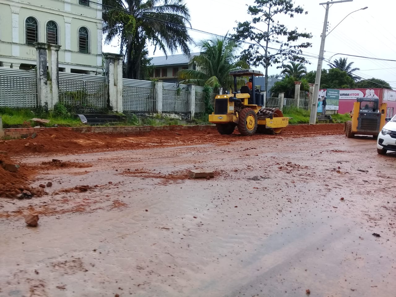 Com menos de dois meses de revitalização, rua principal de Sena apresenta rachaduras