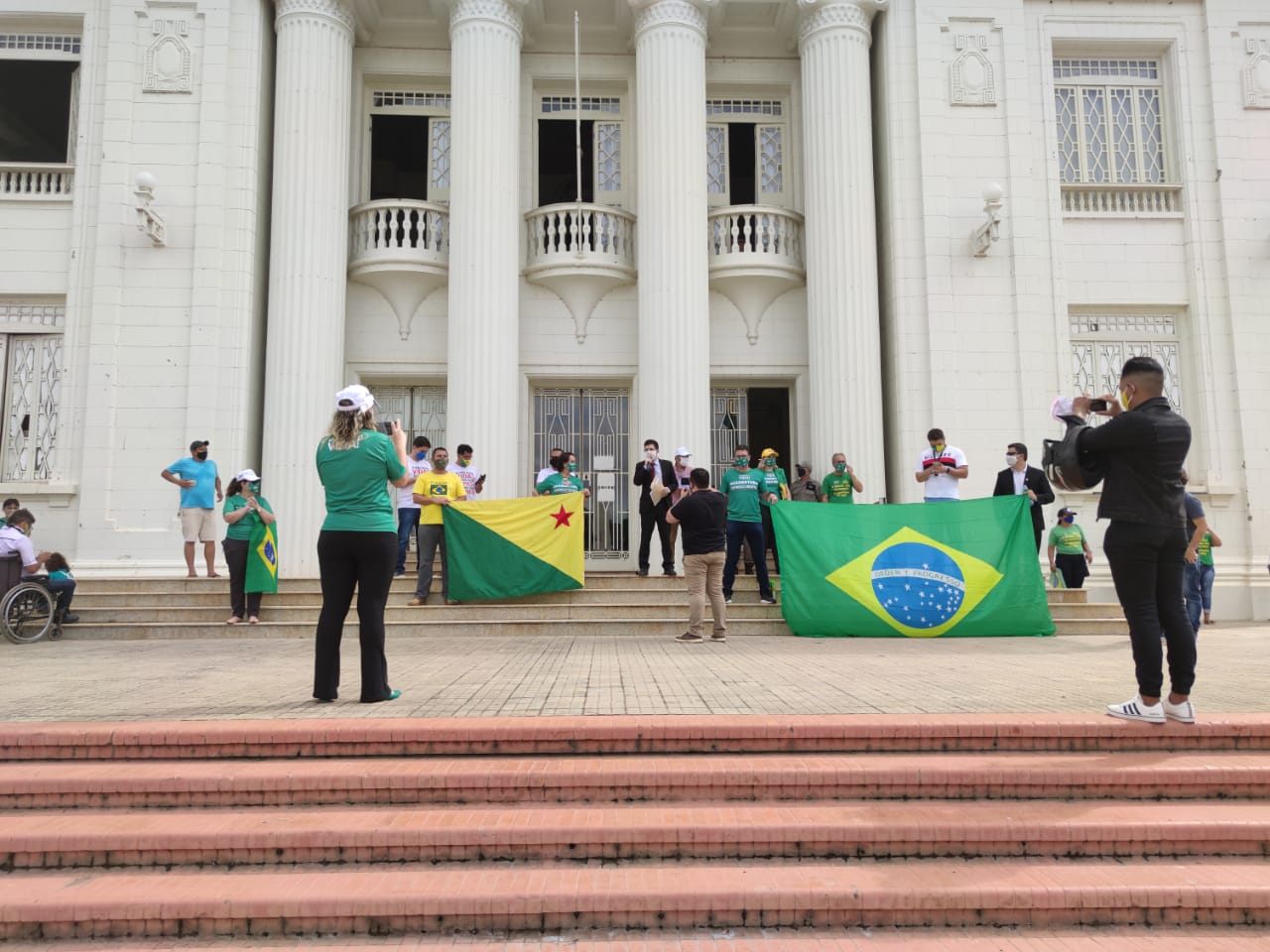 Manifestação é encerrada e empresários enviarão documento para reabertura do comércio