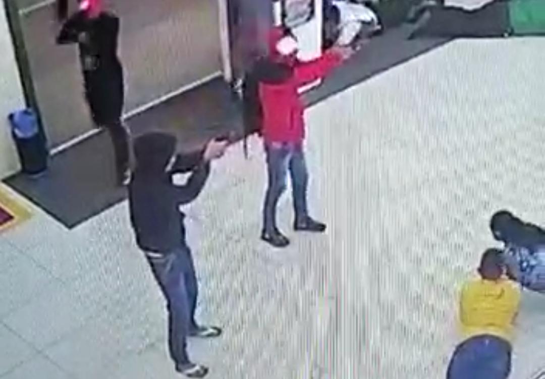 Criminosos roubam carro, realizam assalto no Araújo da Sobral e três são presos
