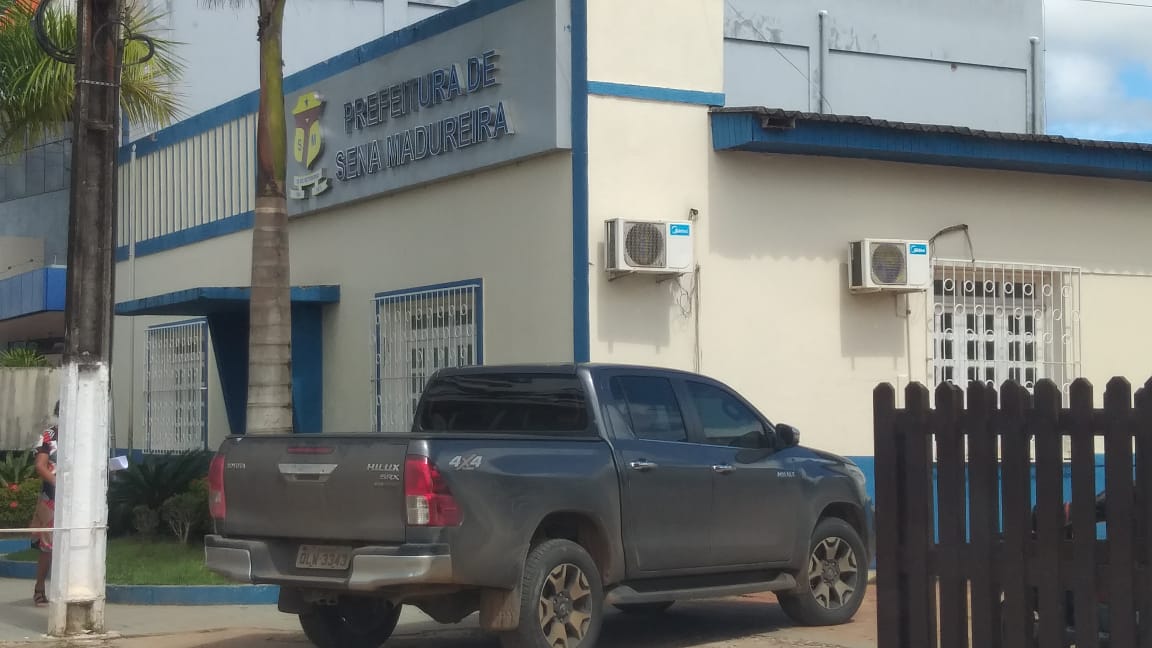 Polícia Federal chega à prefeitura de Sena nesta sexta e ninguém entra ou sai do órgão
