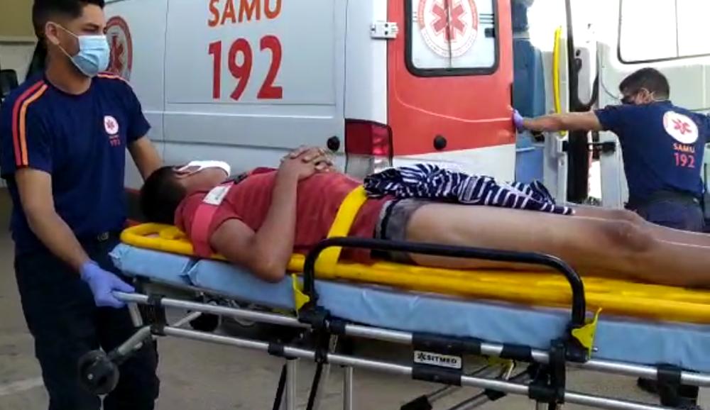 Criminosos passam atirando e dono de lava jato acaba baleado no Calafate