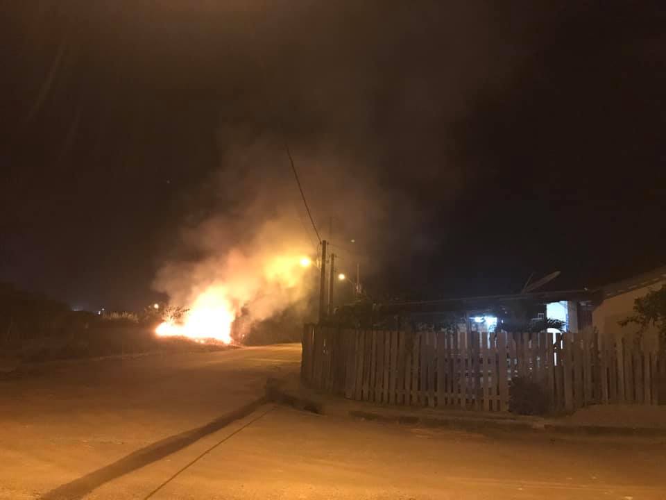 Com 300 casos de covid-19, Cidade do Povo tem queimadas, cultos e festas, diz Padre