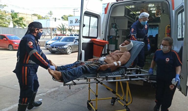 Homem oferece abrigo para desconhecido e é ferido após discussão no interior