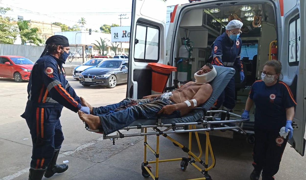 Homem oferece abrigo para desconhecido e é ferido após discussão no interior