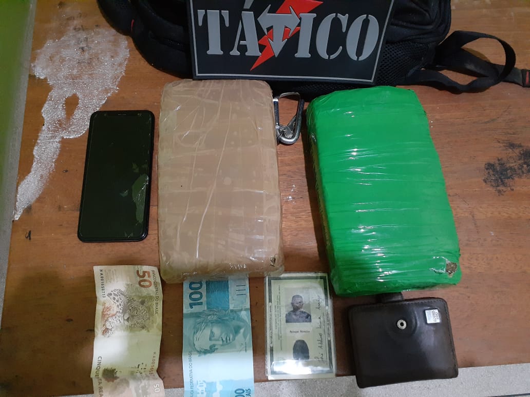 Homem é preso com dois ‘tijolos’ de maconha em ônibus que seguia para Tarauacá