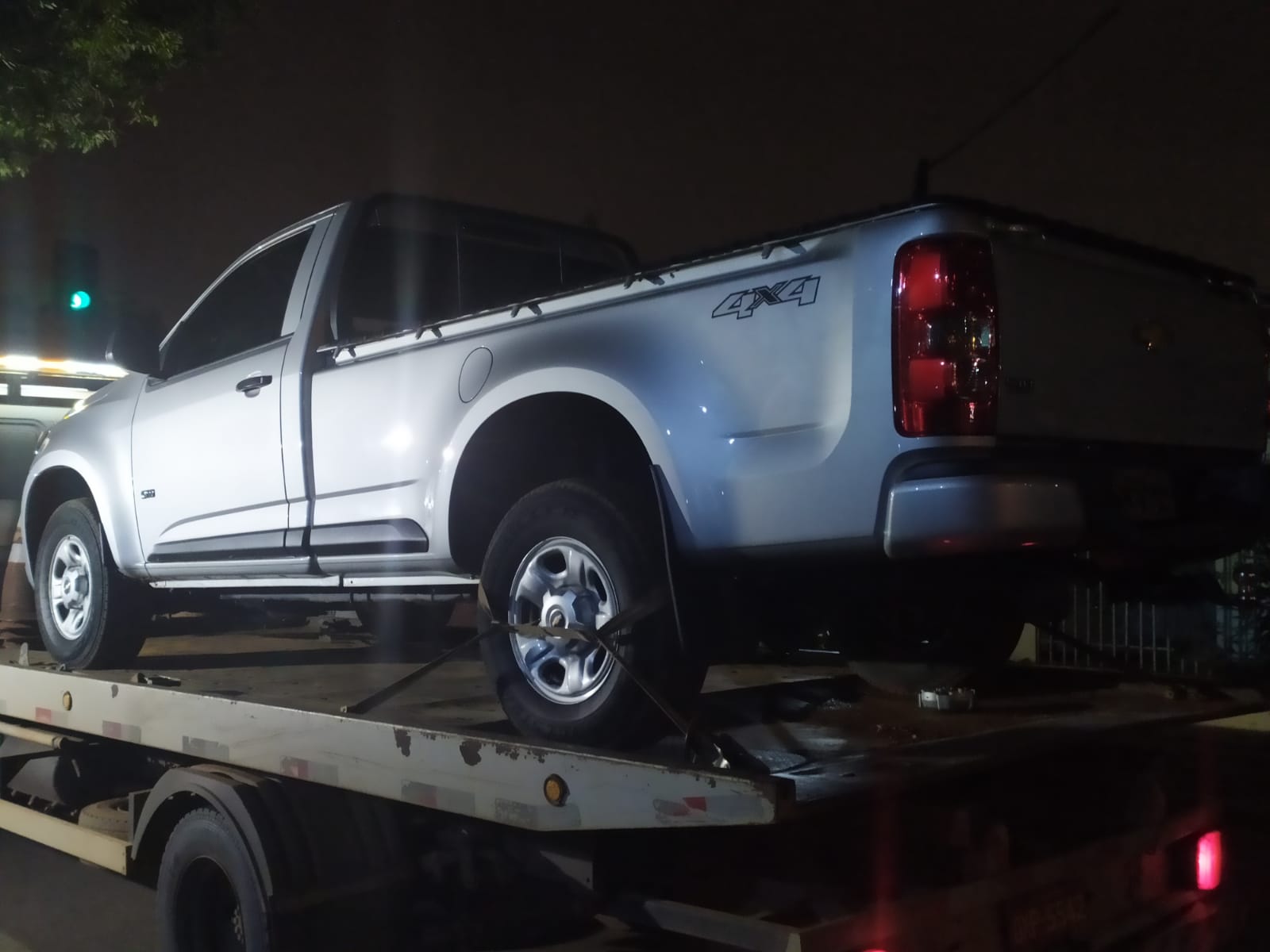 Após quase 5h como refém, motorista de caminhonete é abanado em mata no Calafate