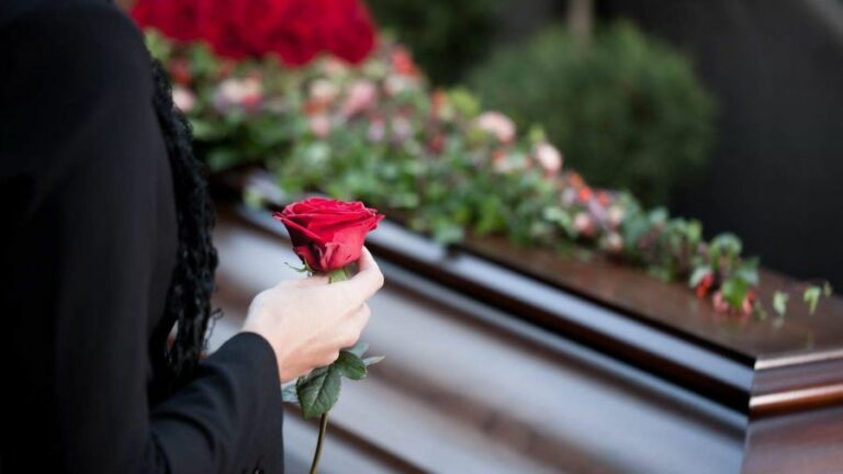 O morrer sem o ritual da despedida; confira na atualizada coluna da Samarah Motta