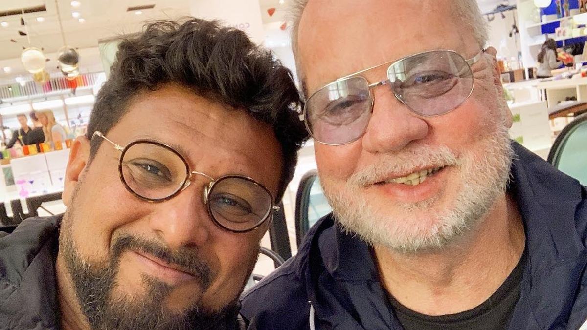 Luiz Fernando Guimarães conta que ele e o marido criam 16 cães no sítio do casal