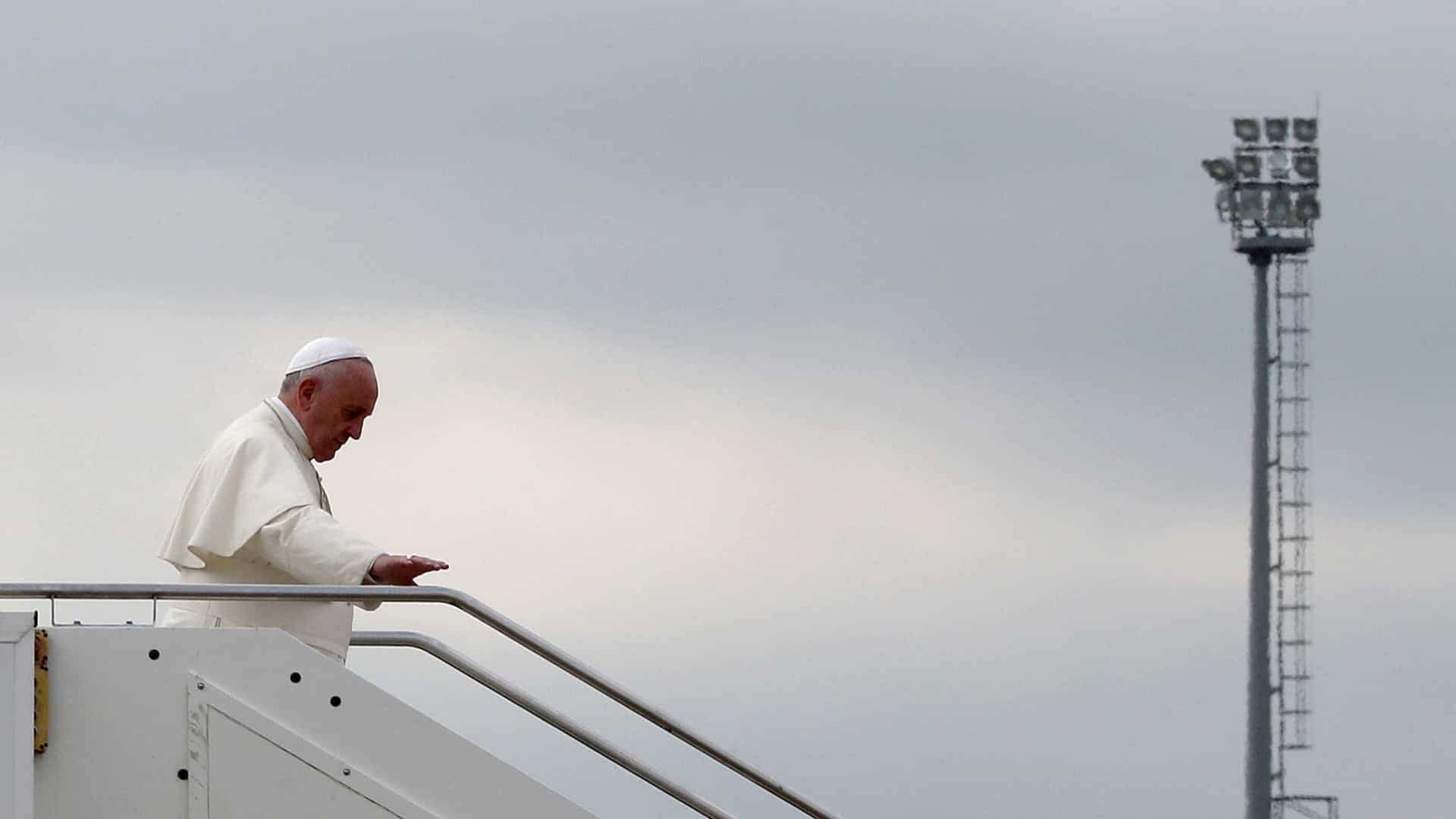 Papa Francisco pede ajuda para quem tem “fome de comida e dignidade”