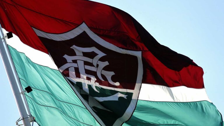 Fluminense se posiciona em manifesto contra volta do Carioca