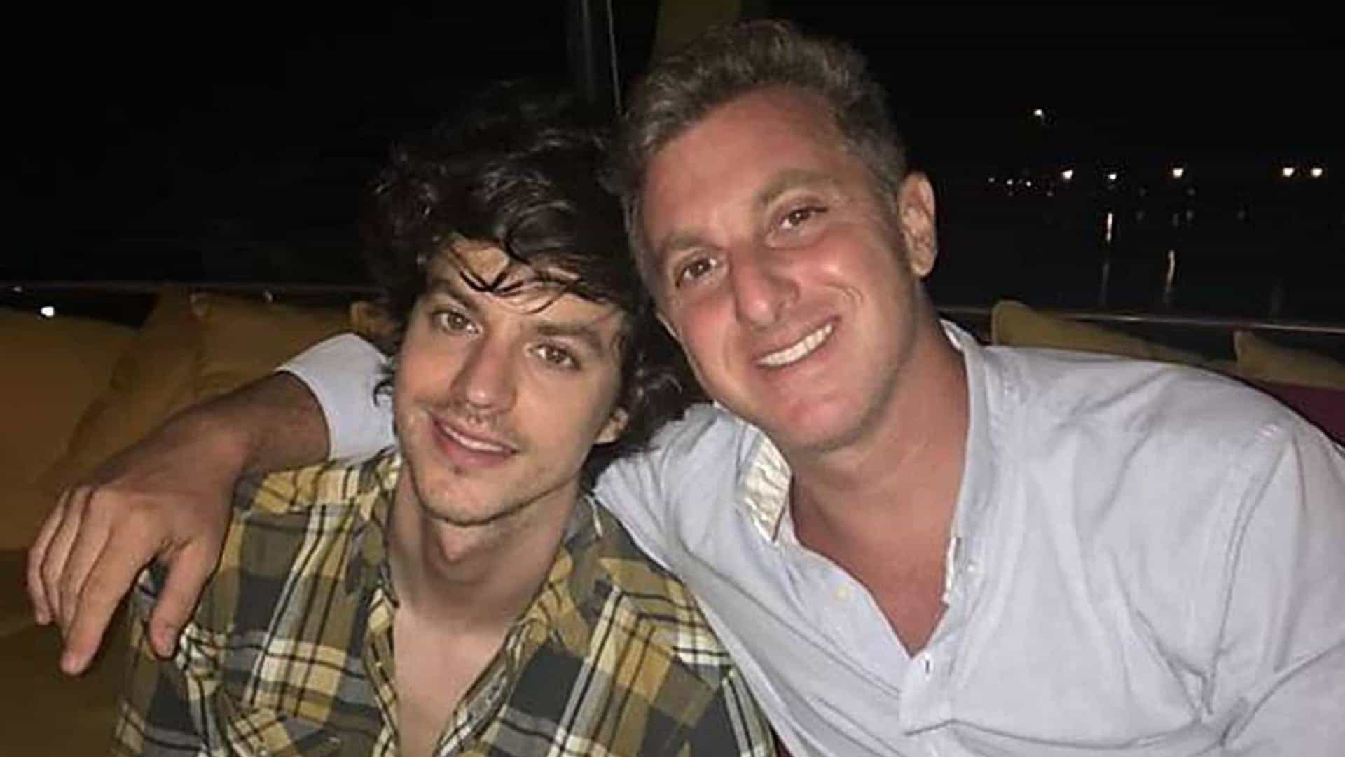 Mãe diz que não foi fácil saber que irmão de Luciano Huck era gay