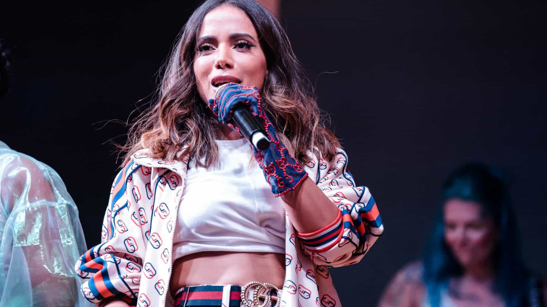 Briga entre Anitta e Leo Dias diz muito sobre a indústria da fofoca