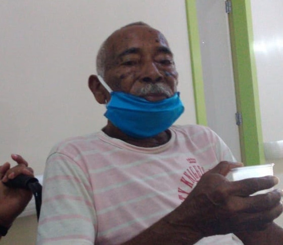 Pai de policial que se ajoelhou em hospital pedindo UTI morre com coronavírus na Capital