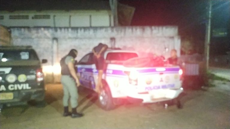 Ao verem viatura da PM, criminosos fogem e abandonam comparsa