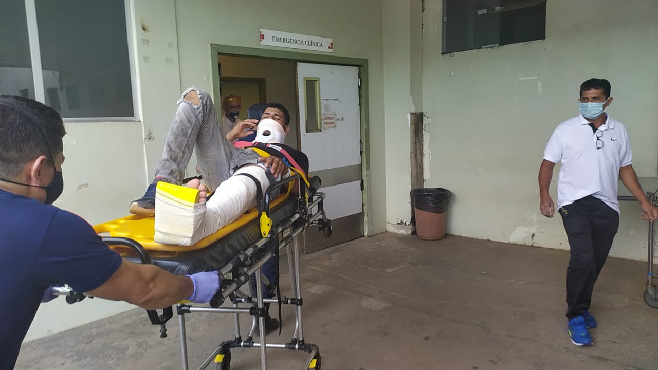 Colisão entre motos deixa homem com fratura exposta no Bairro Recanto dos Buritis