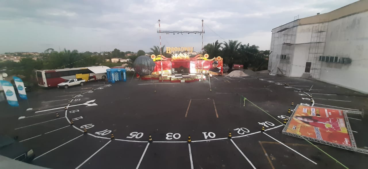 Em formato drive-in, Circo Broadway volta a receber público em Cruzeiro do Sul