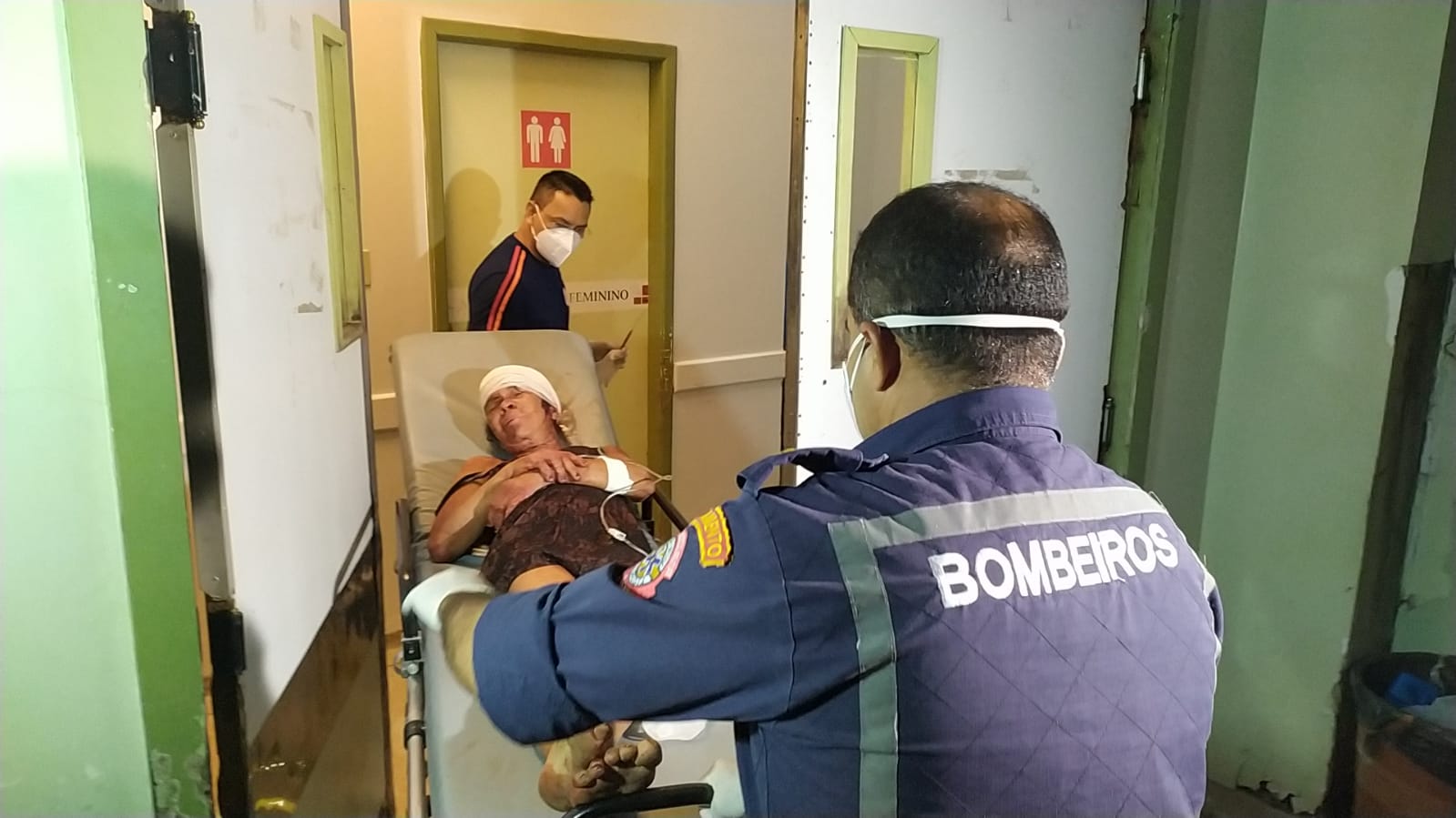 Briga de casal termina com grávida ferida com tijoladas e homem preso em flagrante