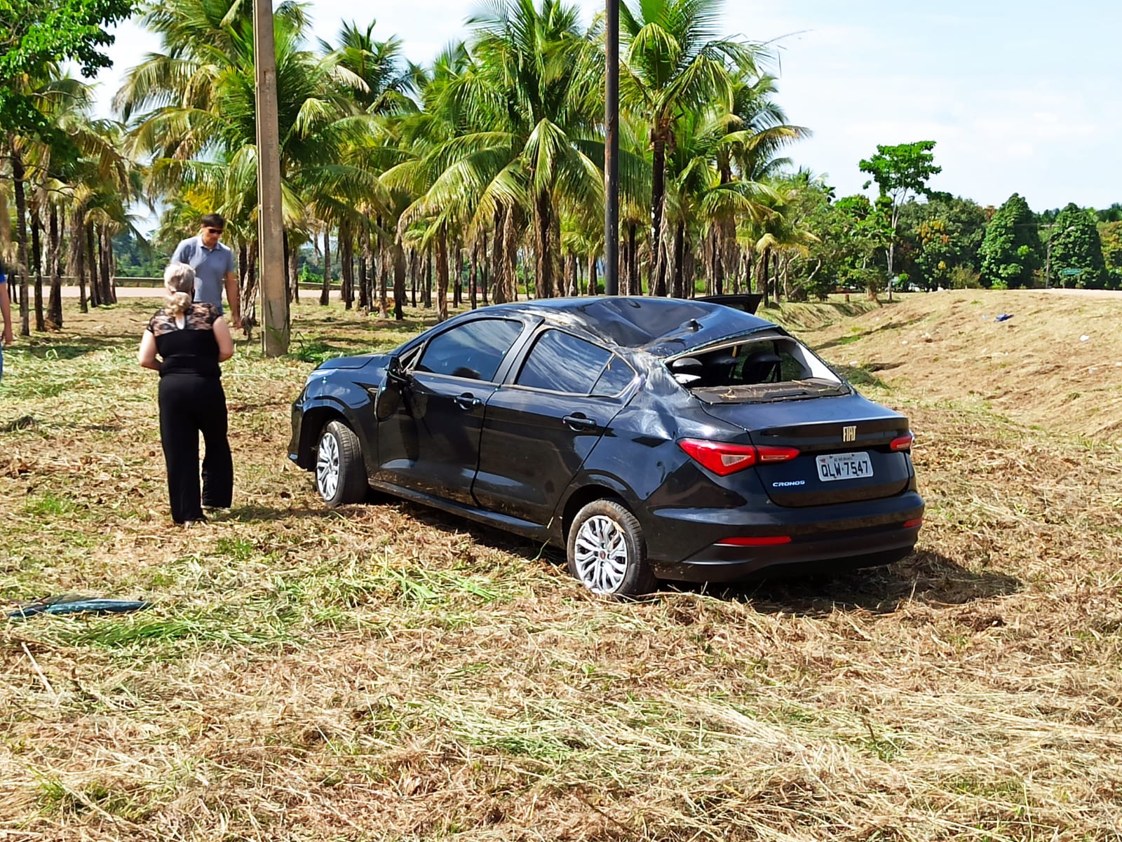 Mulher perde controle de carro e capota várias vezes na Curva do Tucumã, na BR-364