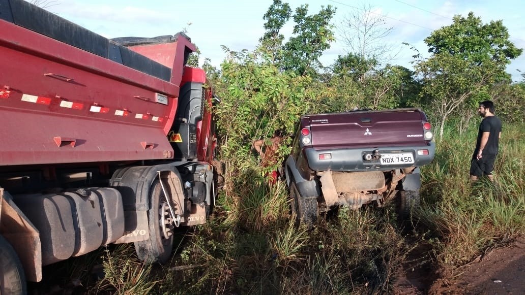 Médico acreano morre após acidente grave entre caminhonete e caçamba na BR-210