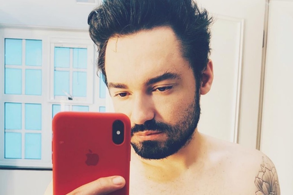 Fernando posa só de sunga em foto e Sorocaba alerta: “Apaga que dá tempo”