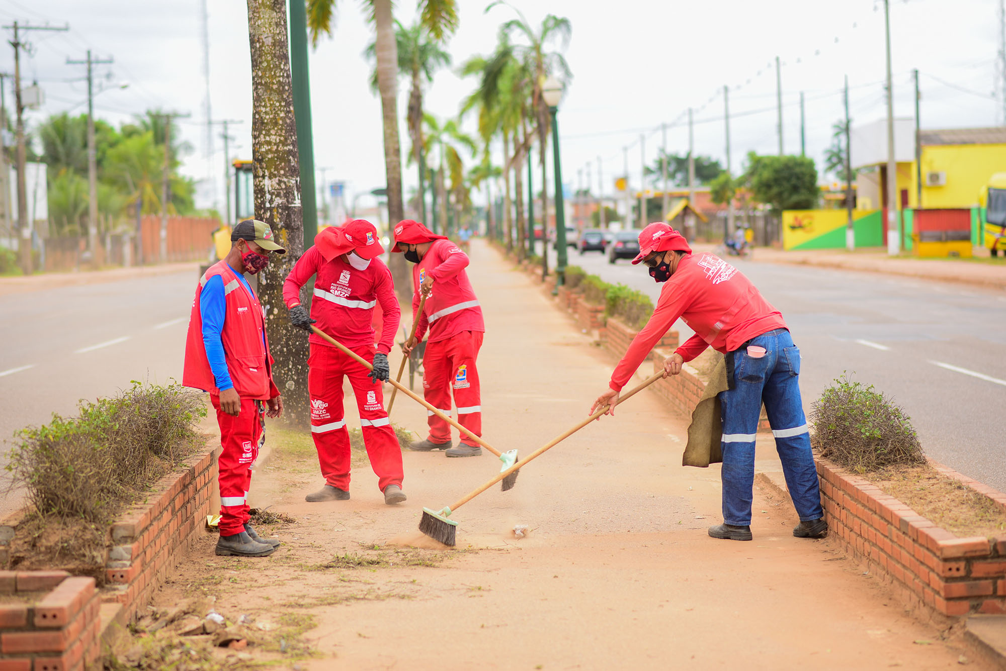Prefeitura de Rio Branco avança com limpeza pública, capina e retirada de entulhos