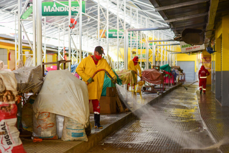 Mercados municipais Elias Mansour e Aziz Abucater fecham nesta segunda-feira para limpeza