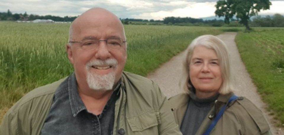 Paulo Coelho presenteia mulher com carro de R$ 450 mil e é criticado na web