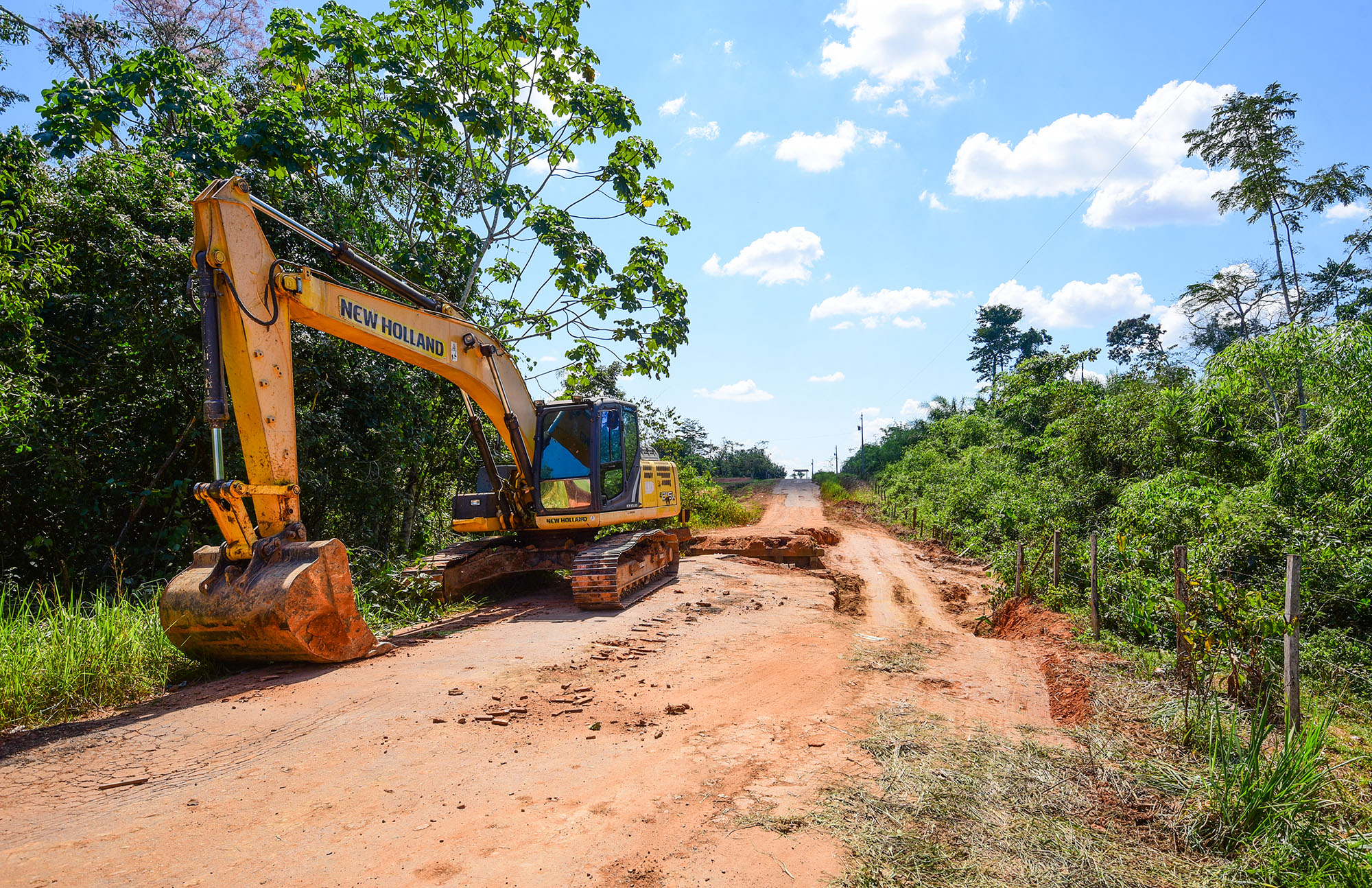 Prefeitura constrói desvio para manter o tráfego de veículos no ramal Boa Água