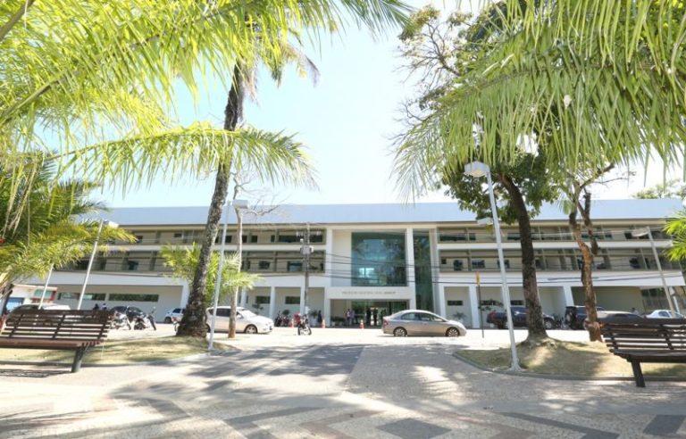 Prefeitura vai vacinar profissionais da Saúde afastados por serem grupo de risco