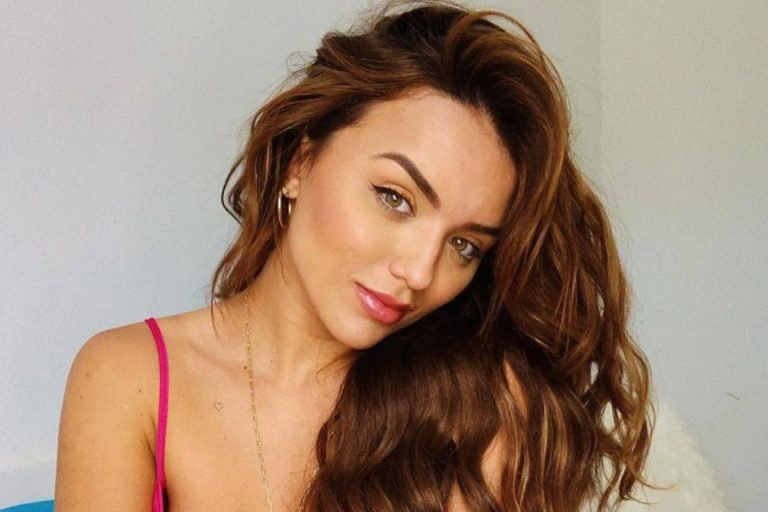 Sem calcinha e sutiã, Rafa Kalimann faz ensaio com vestido transparente