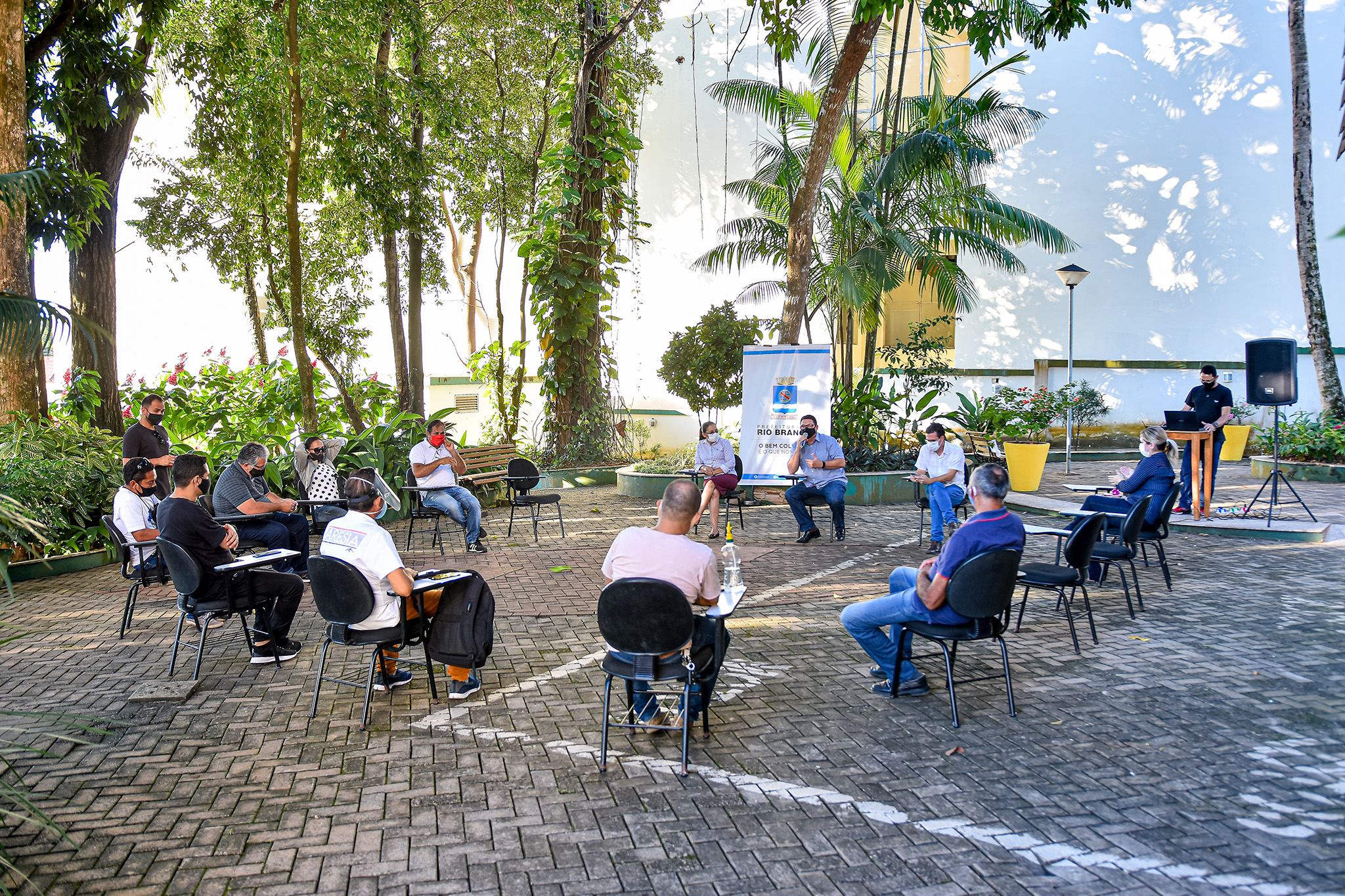 Camelôs e ambulantes dialogam com a Prefeitura de Rio Branco sobre o Pacto Acre Sem Covid