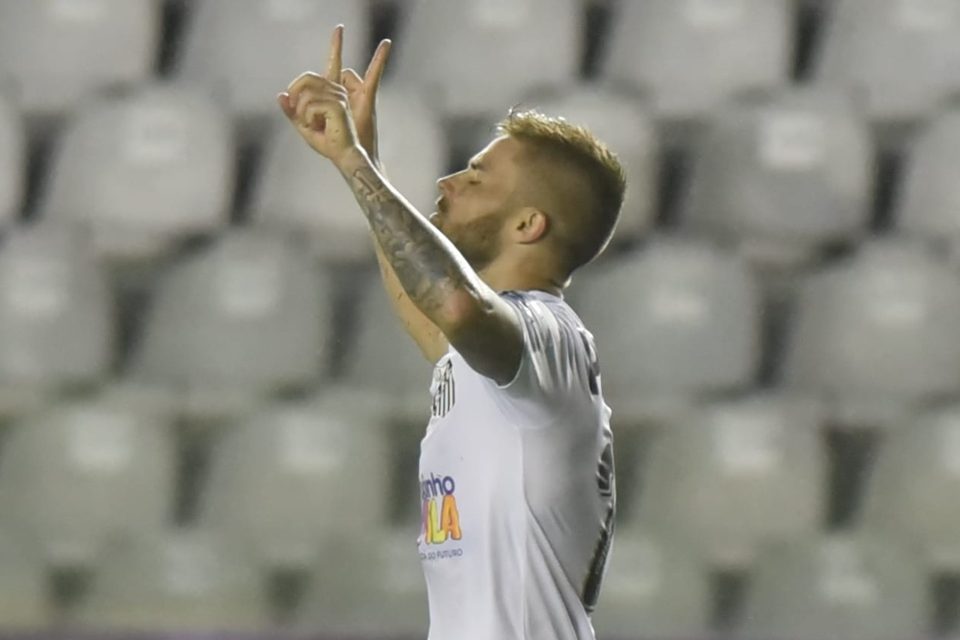 Eduardo Sasha entra na Justiça e pede rescisão de contrato com o Santos