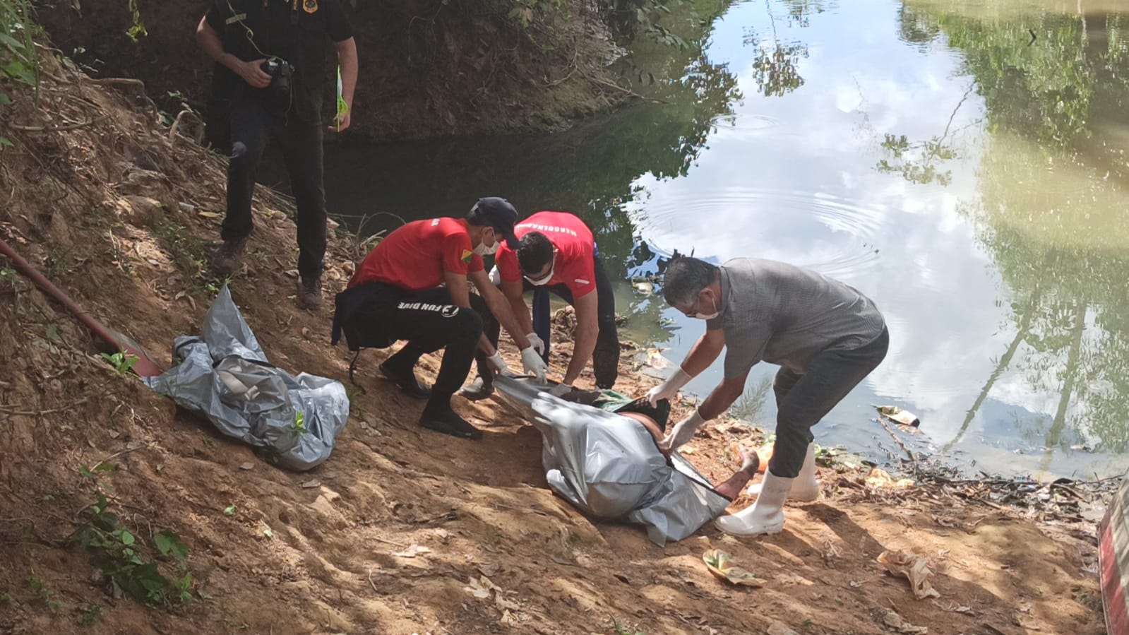 Corpo em estado de decomposição é encontrado boiando no igarapé São Francisco