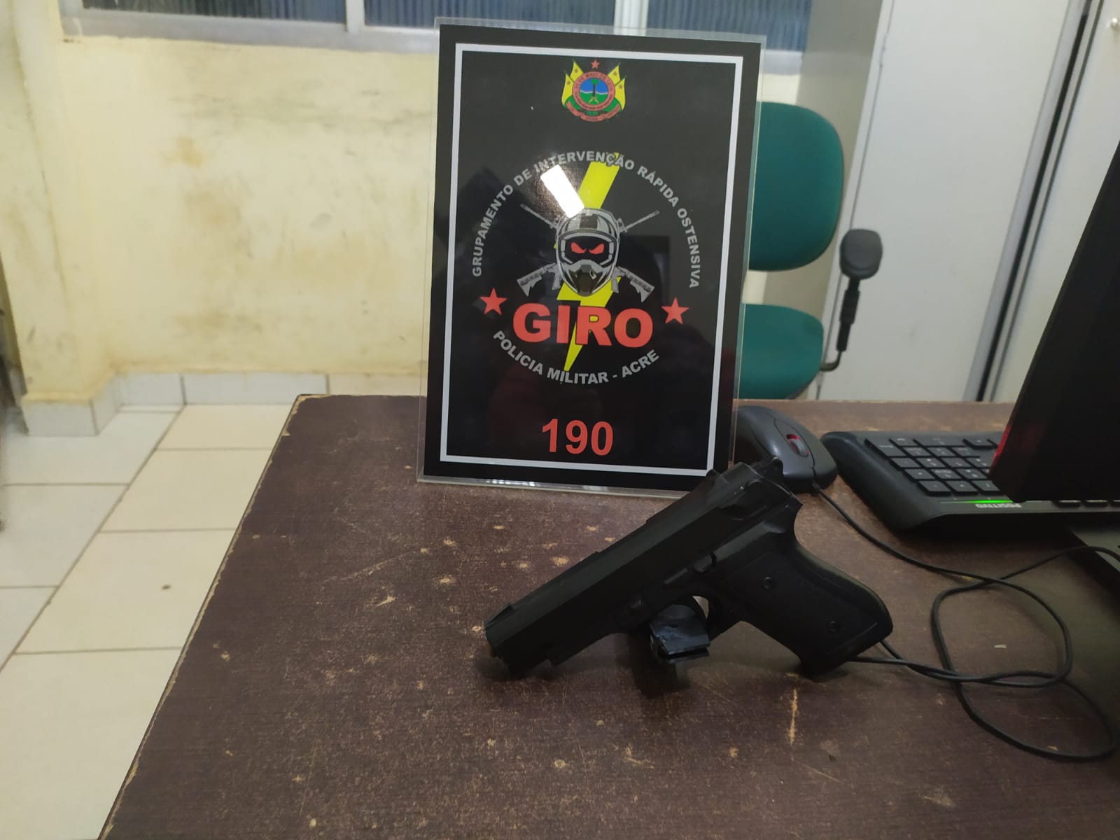 Homem é preso com moto roubada e arma de brinquedo usada para assalto em Rio Branco