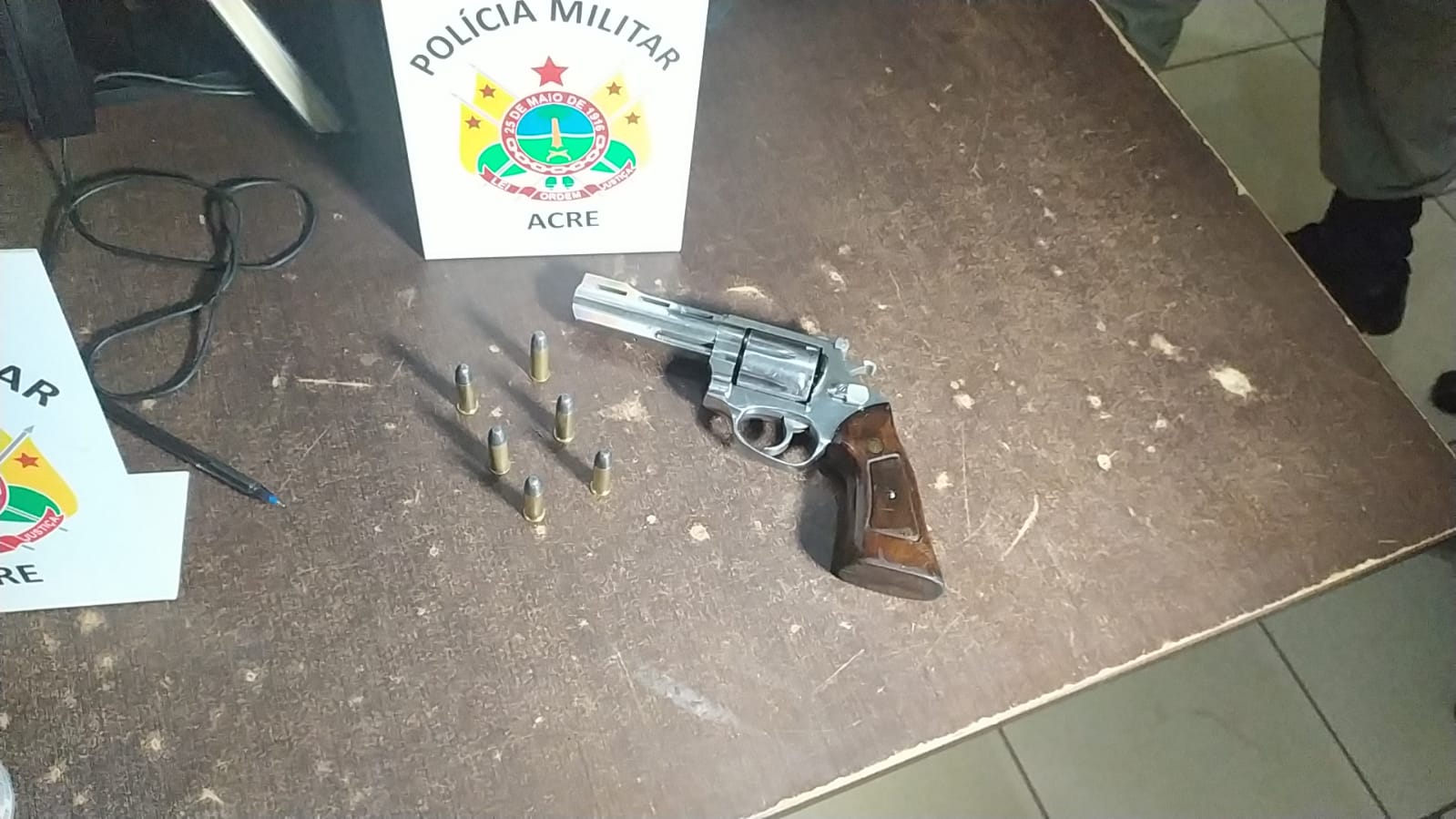 Jovem de 18 anos é preso pela polícia com revólver na Cidade do Povo