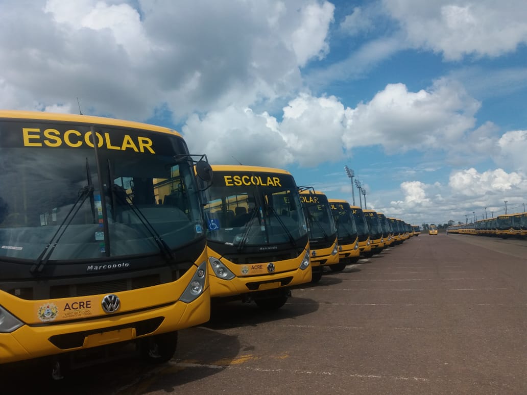 Governo entrega 110 novos ônibus escolares para todos os municípios acreanos