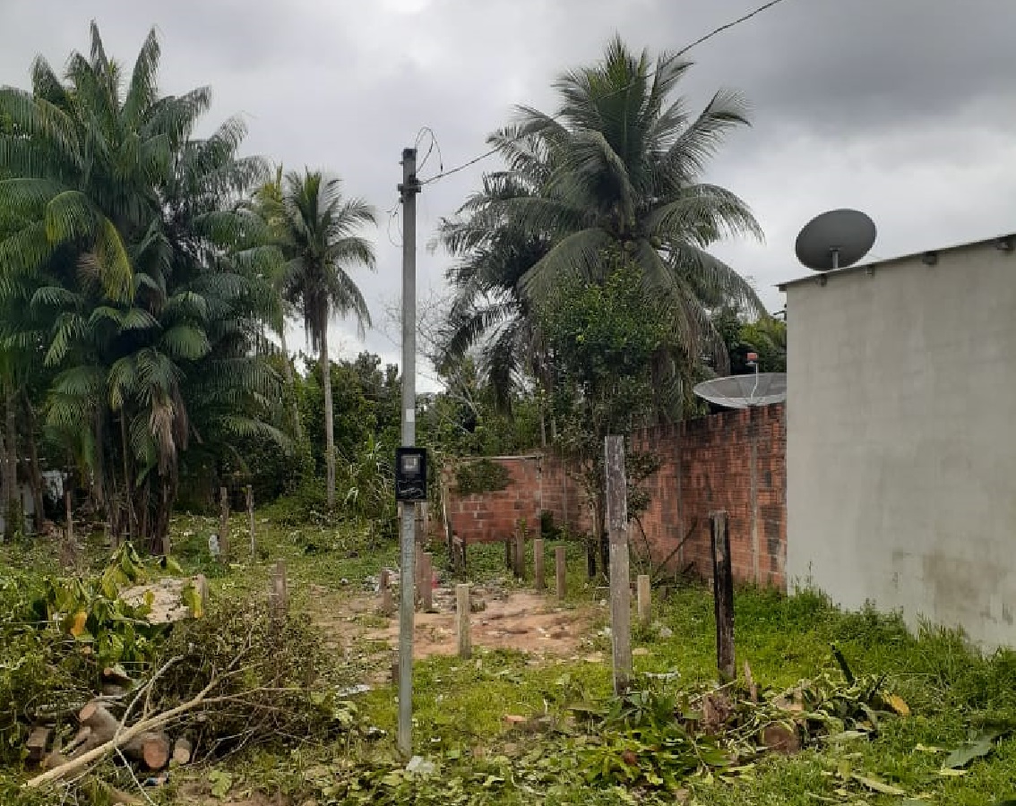 Em Tarauacá, vítimas da covid-19 são enterradas ao lado de residência; veja